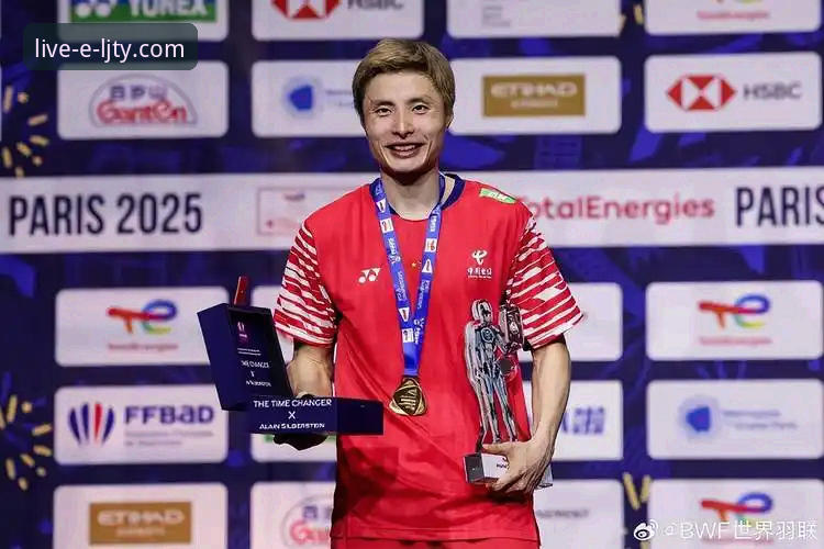 如何像资深球迷一样，沉浸式体验石宇奇亚锦赛夺冠的经典时刻？